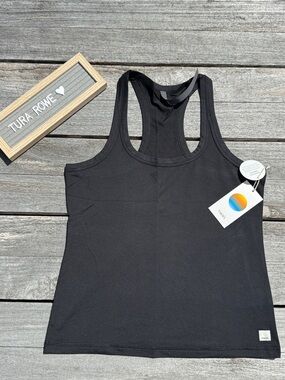 Vuori Women's Lux Racerback Tank Top black size small NWT
